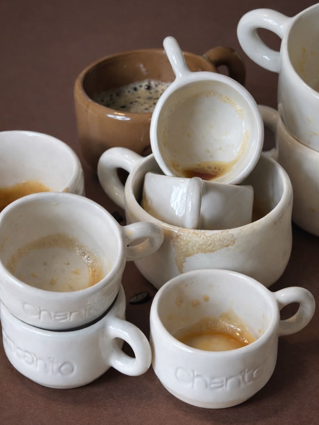 Diseño y Producción de tazas en cerámicas para cafetería