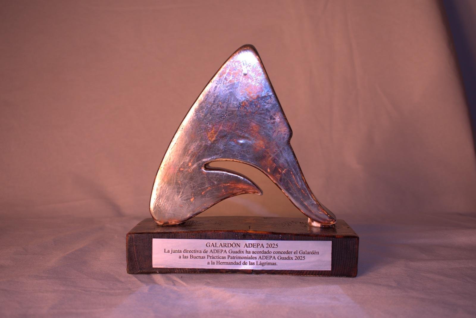 Diseño y producción de galardón artesanalmente