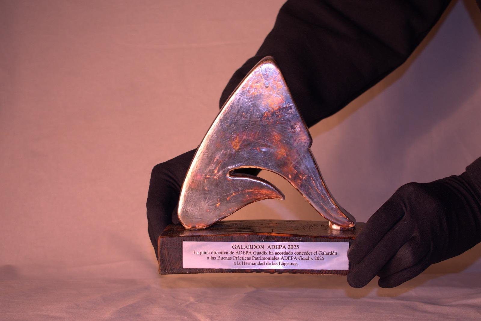 Galardon adepa 2025 Diseño y producción de galardón artesanalmente